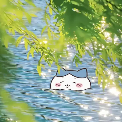 木漏れ日の下でキラキラ輝く水面に気持ちよく浮かぶハチワレSNSアイコン