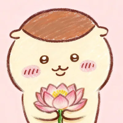 ピンクの蓮の花を両手に持って優しく微笑むくりまんじゅうアイコン