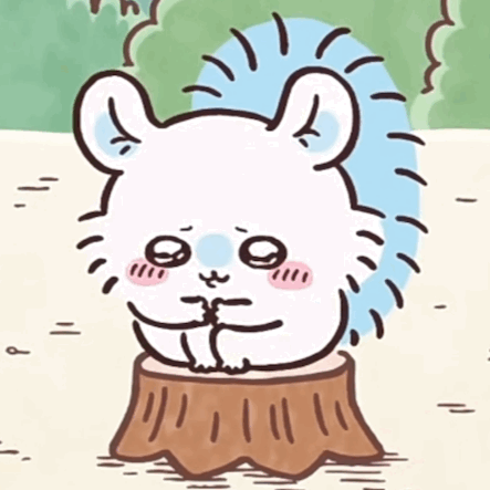 하늘다람쥐가 나무 그루터기에 앉아 눈망울을 글썽이는 귀여운 GIF