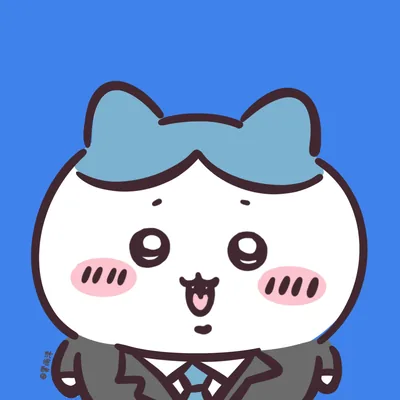 단정한 정장과 넥타이 차림으로 활짝 웃고 있는 치이카와 하치와레 프사